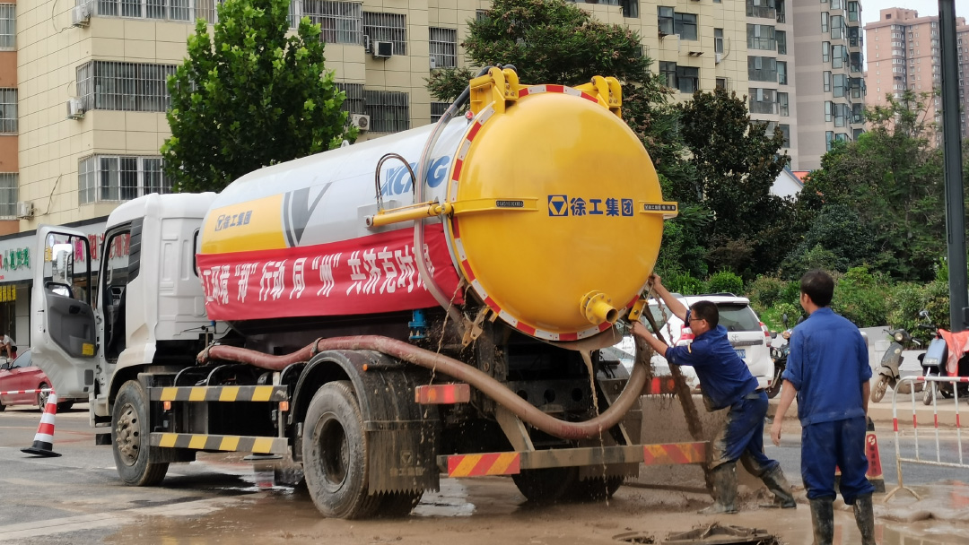 jbo竞博吸污车驰援郑州特大暴雨