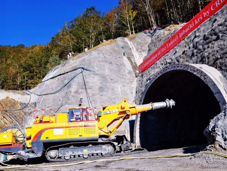 2016年9月jbo竞博XTR260隧道掘进机在黑山共和国南北高速公路Jabuka隧道施